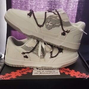 White Low-Top Sneakers with Chain Accent - Unbranded